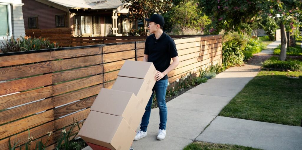 best Movers in Dubai where a Professional movers moving furniture